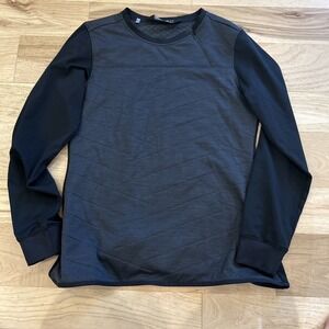 Under Armour Women's Long Sleeve Size Medium